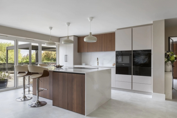 contemporary kitchen specialists in the home counties image 16
