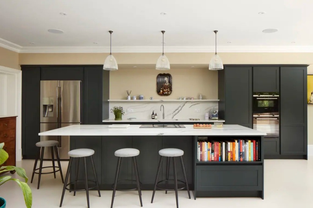 A Contemporary Shaker Kitchen with a Luxurious Edge
